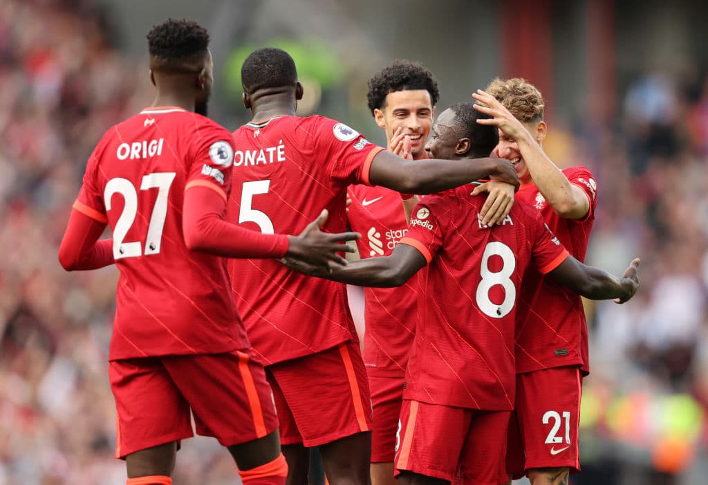 Con goles de Sadio Mané, Mohamed Salah y Naby Keita, Liverpool golea 3-0 al Crystal Palace y son líderes solitarios a la espera de los resultados del Manchester United, Chelsea y Everton.