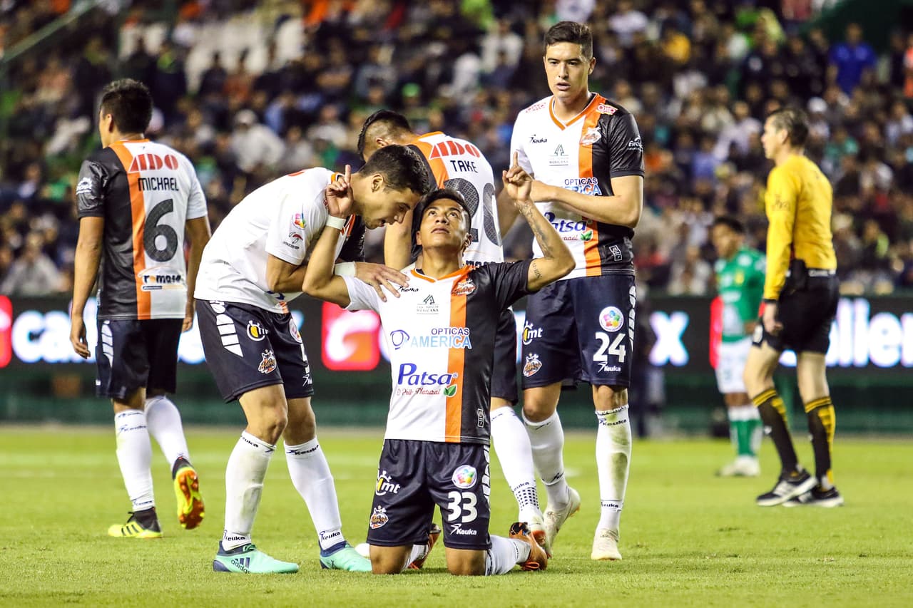 Y a los 70 minutos, tras eludir a dos rivales y recortar, Omar Islas jaló del gatillo con pierna derecha y fusiló a William Yarborough con un golazo para el único tanto del juego.