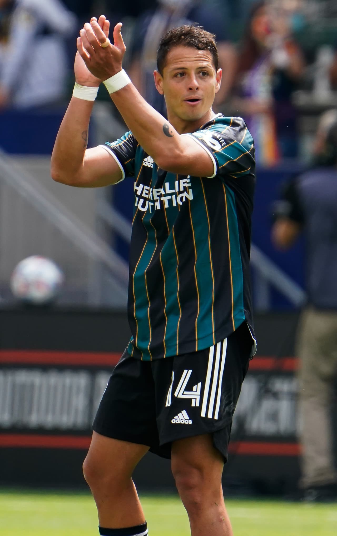 DELANTERO - JAVIER 'CHICHARITO' HERNÁNDEZ: tras un 2021 para el olvido el mexicano explota su mejor forma este año para LA Galaxy. Con 7 goles en 7 encuentros con el club californiano, CH14 lidera la carrera hacia el Botín de Oro de este año.
<br>