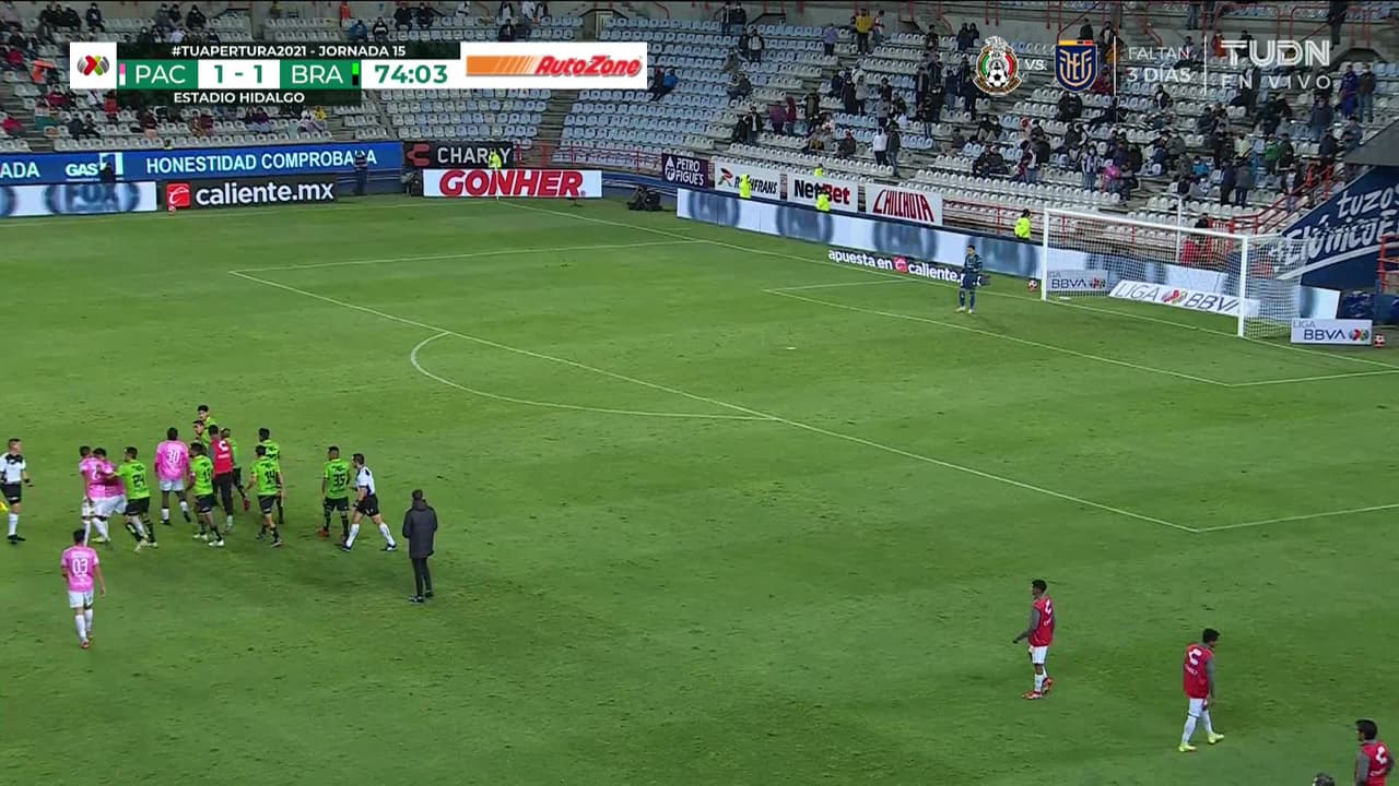 ¡GOL!  anota para Pachuca. Víctor Guzmán