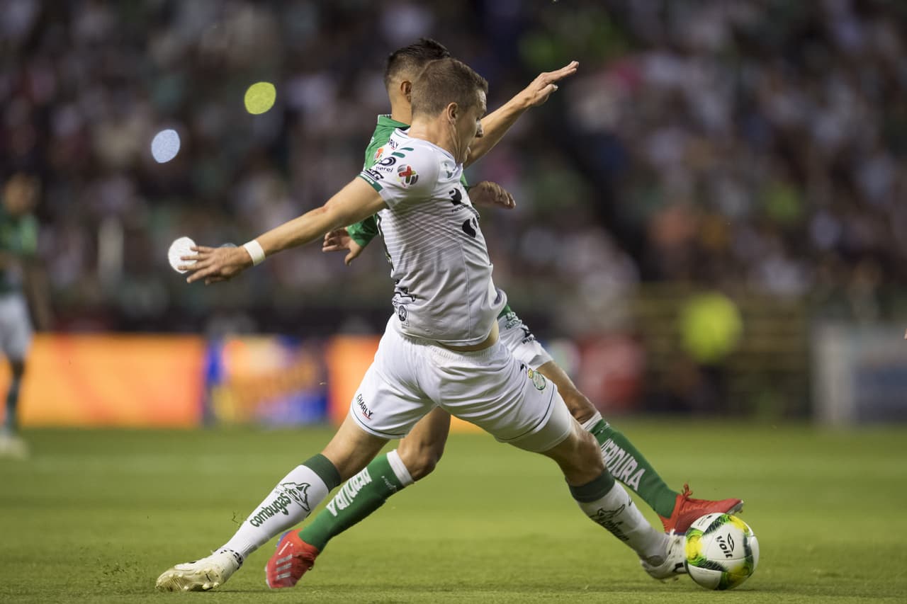 Durante los primeros minutos el partidos se presentó con gran intensidad y ambos clubes buscaban imponer su estilo de juego.