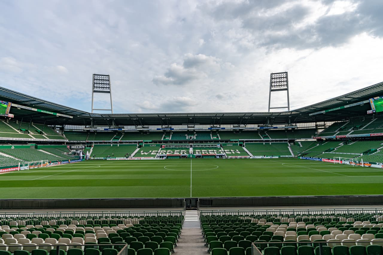 <b>Espectacular estadio y cancha</b>
<br>Así lució el Weserstadion, casa del Werder Bremen.