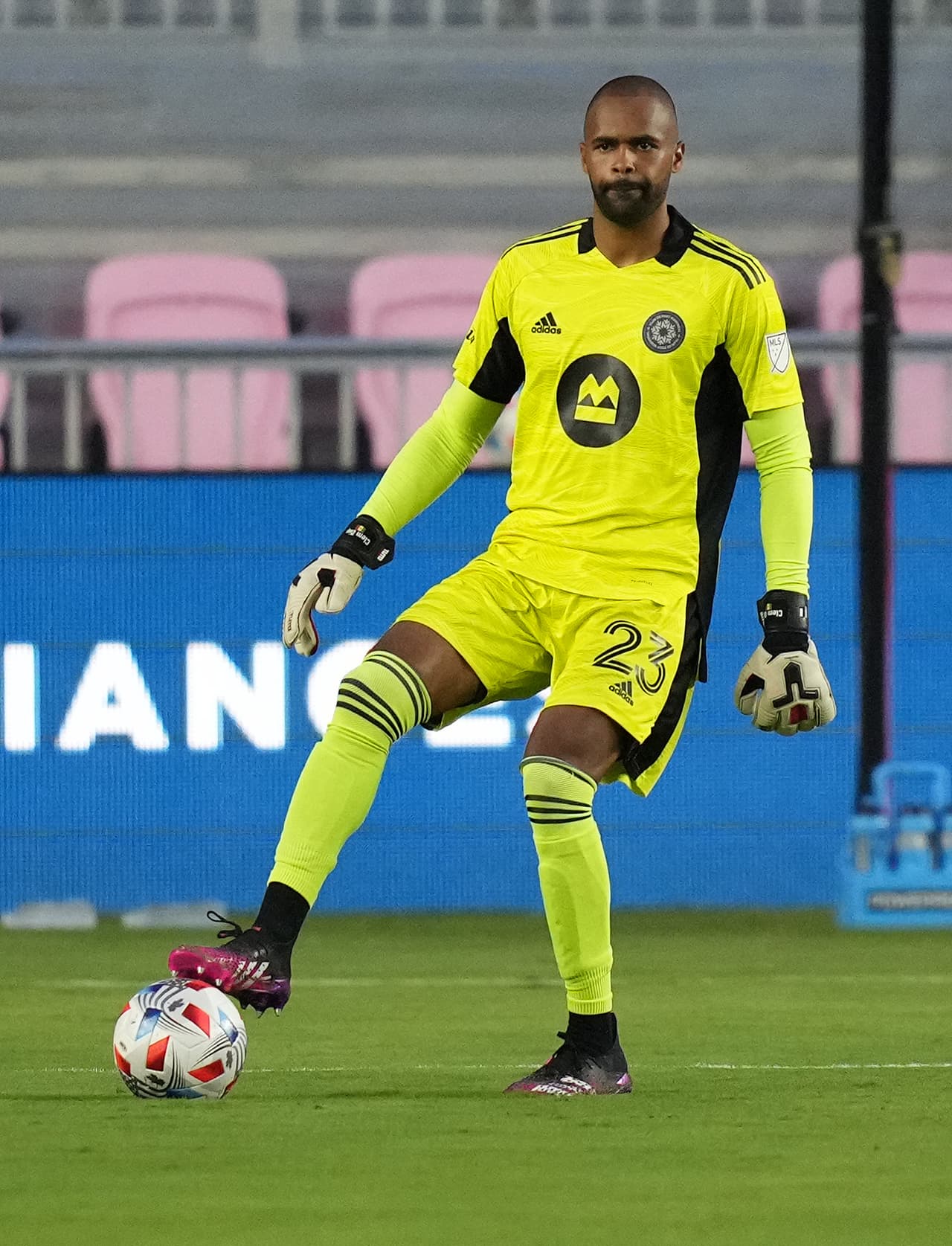 El arquero Clément Diop fue el gran responsable de que el partido entre CF Montréal y D.C. United finalizara igualado sin goles.
<br>