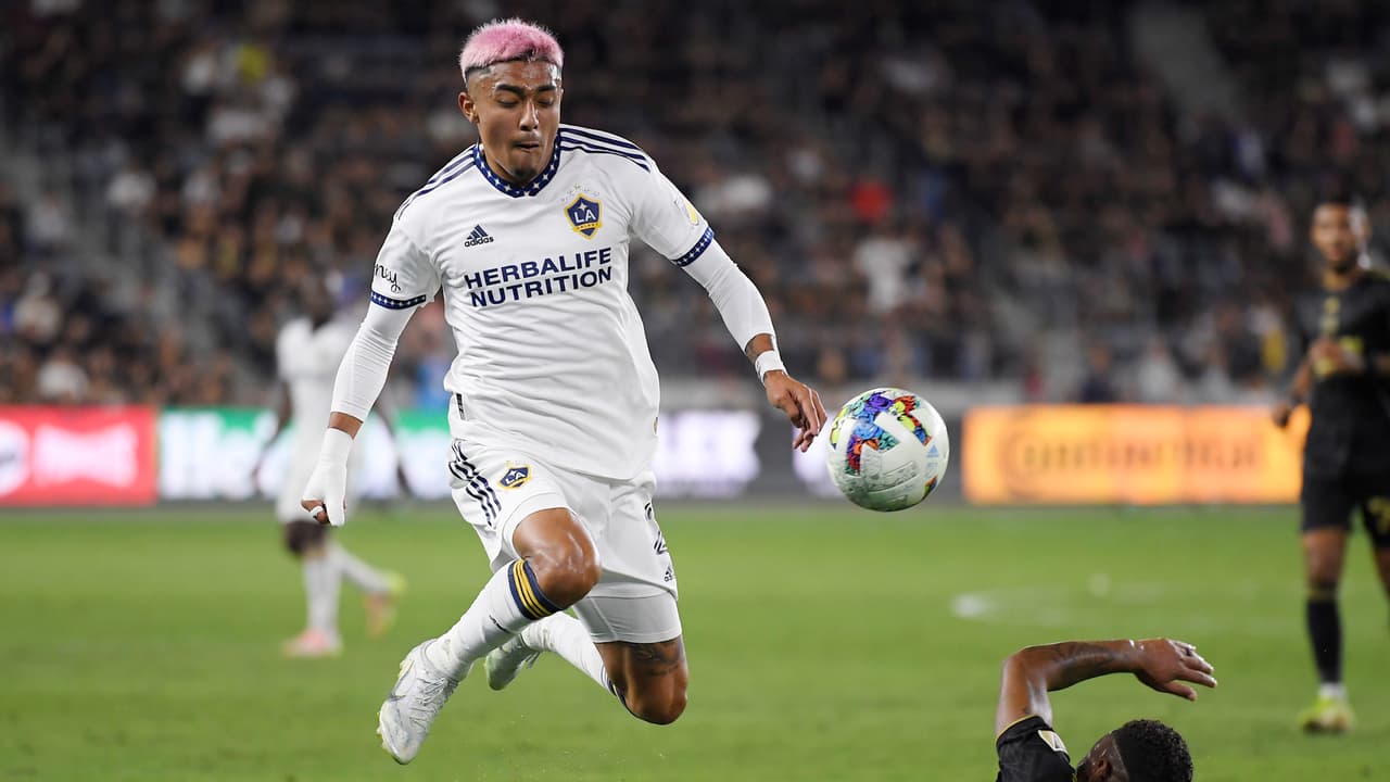 Julián Araujo confirmó que tuvo contactos con el América