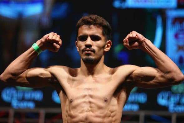 El campeón mexicano pesó 135 libras la frontera de la categoría de los ligeros.