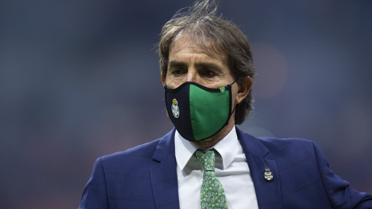 Santos confirma la continuidad de Guillermo Almada como DT