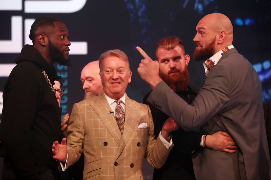 Pero Wilder le dijo a Fury que si tanto insistía en que quería un adelanto de su poder, se lo podía dar en ese instante que lo estaba solicitando. Al centro, Warren sonreía de nervios.