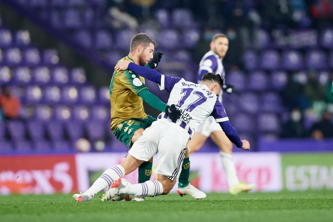 Real Betis no se complica ante Valladolid y gana 3-0 con anotaciones de William Carvalho, Nabil Fekir y Borja Iglesias durante la eliminatoria de la Copa del Rey. Andrés Guardado entró al minuto 87', Lainez fue banca.