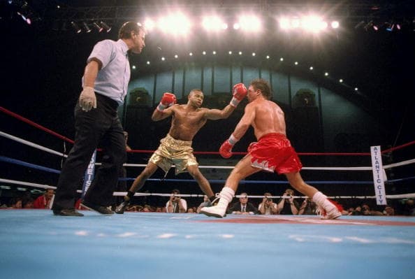 Según CompuBox, ningún boxeador antes del pleito entre Roy Jones Jr. y Vinny Pazienza, había logrado terminar un episodio sin haber recibido un solo golpe de su rival. Jones Jr. lo logró en aquella velada de 1995.