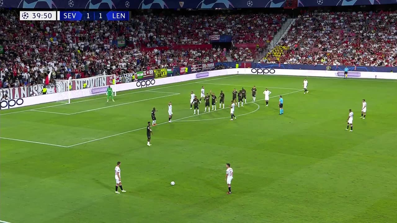 ¡TIRO ATAJADO! disparo por Youssef En-Nesyri.