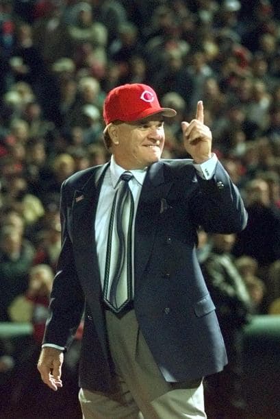 El otrora gran pelotero de los Cincinnati Reds, fue también manager del equipo de sus amores. Sin embargo en 1989 fue encontrado culpable de apostar en partidos de las Ligas Mayores. Rose aceptó haber apostado siempre a favor de los Reds, sin embargo, fue suspendido de por vida del béisbol profesional de los Estados Unidos y hasta ahora pesa el veto para su posible elección en el Salón de la Fama de Cooperstown.