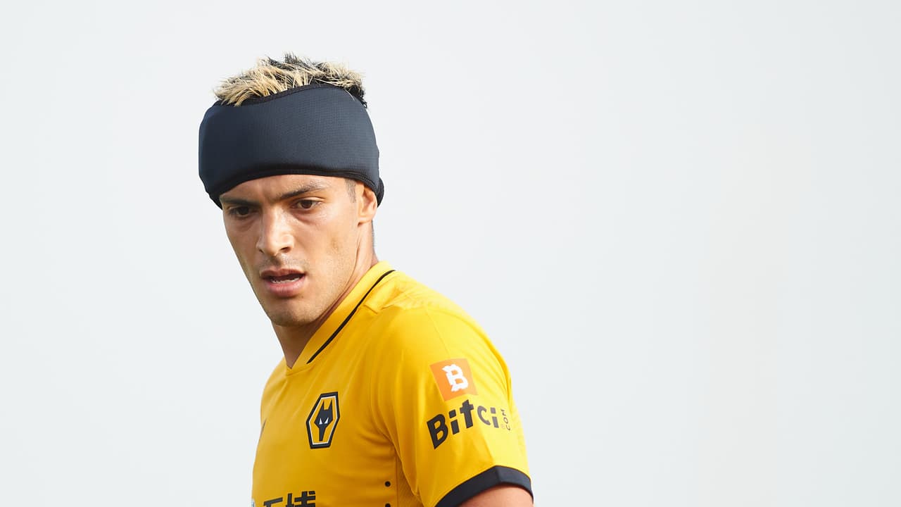 Raúl Jiménez sigue sumando minutos con el Wolverhampton que vence al Betis en amistoso