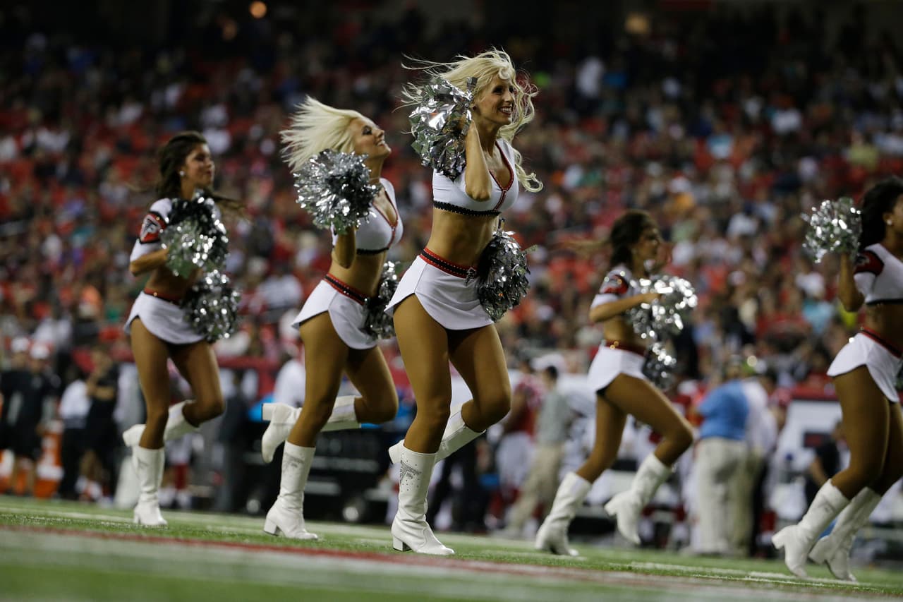Esta linda rubia consiguió, tras cuatro años como porrista, ser la seleccionada de los Atlanta Falcons para ir al Pro Bowl 2016.