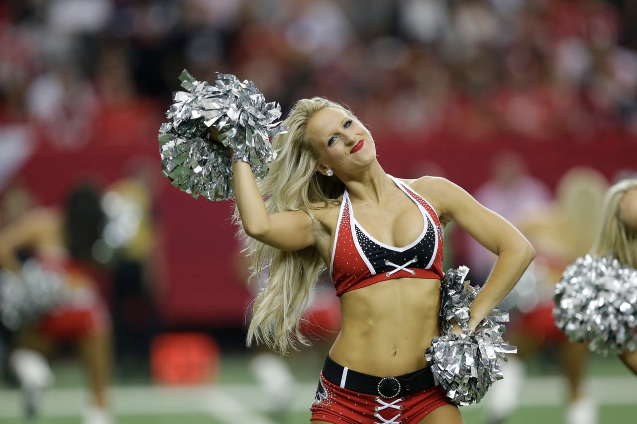 Esta linda rubia consiguió, tras cuatro años como porrista, ser la seleccionada de los Atlanta Falcons para ir al Pro Bowl 2016.