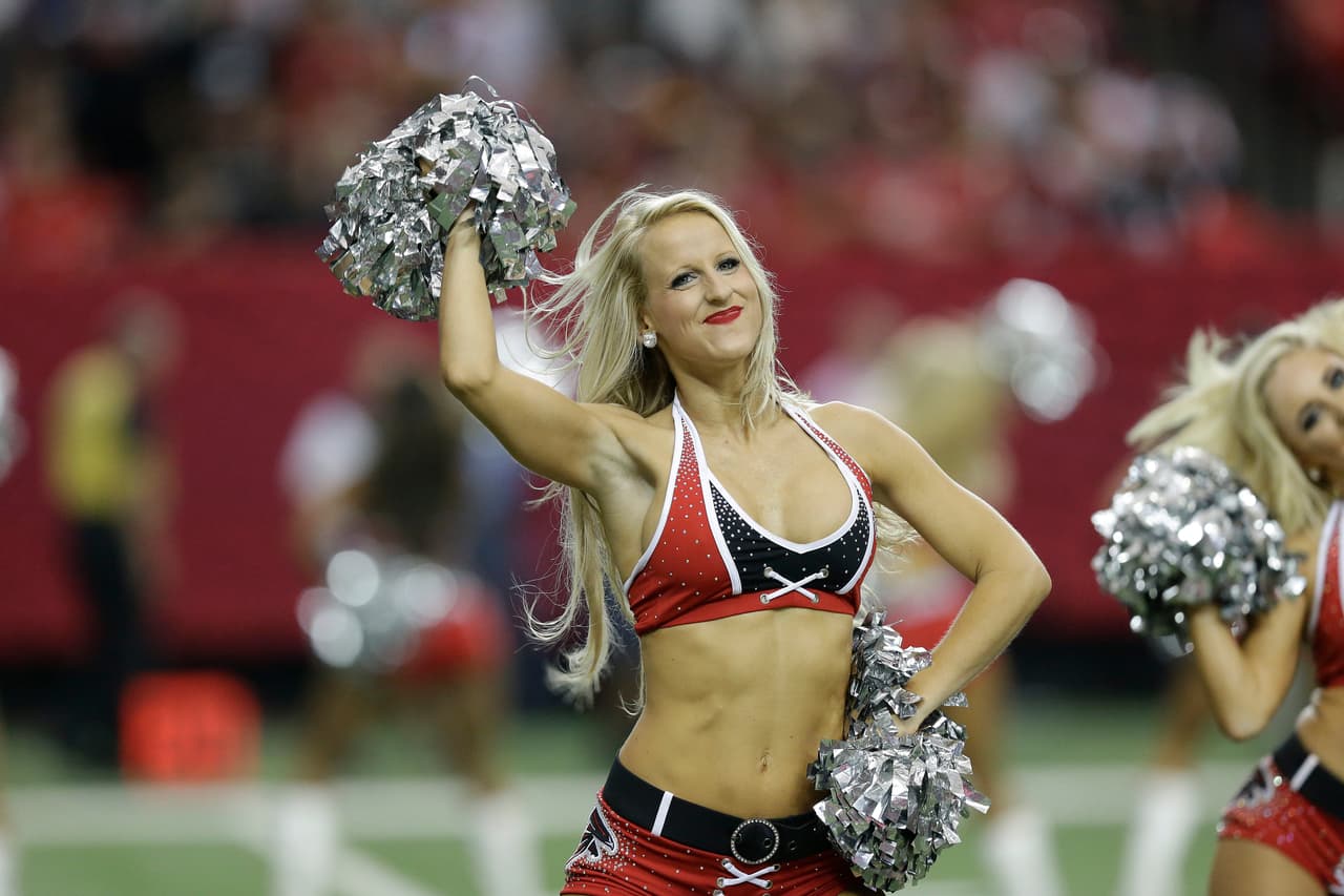 Esta linda rubia consiguió, tras cuatro años como porrista, ser la seleccionada de los Atlanta Falcons para ir al Pro Bowl 2016.