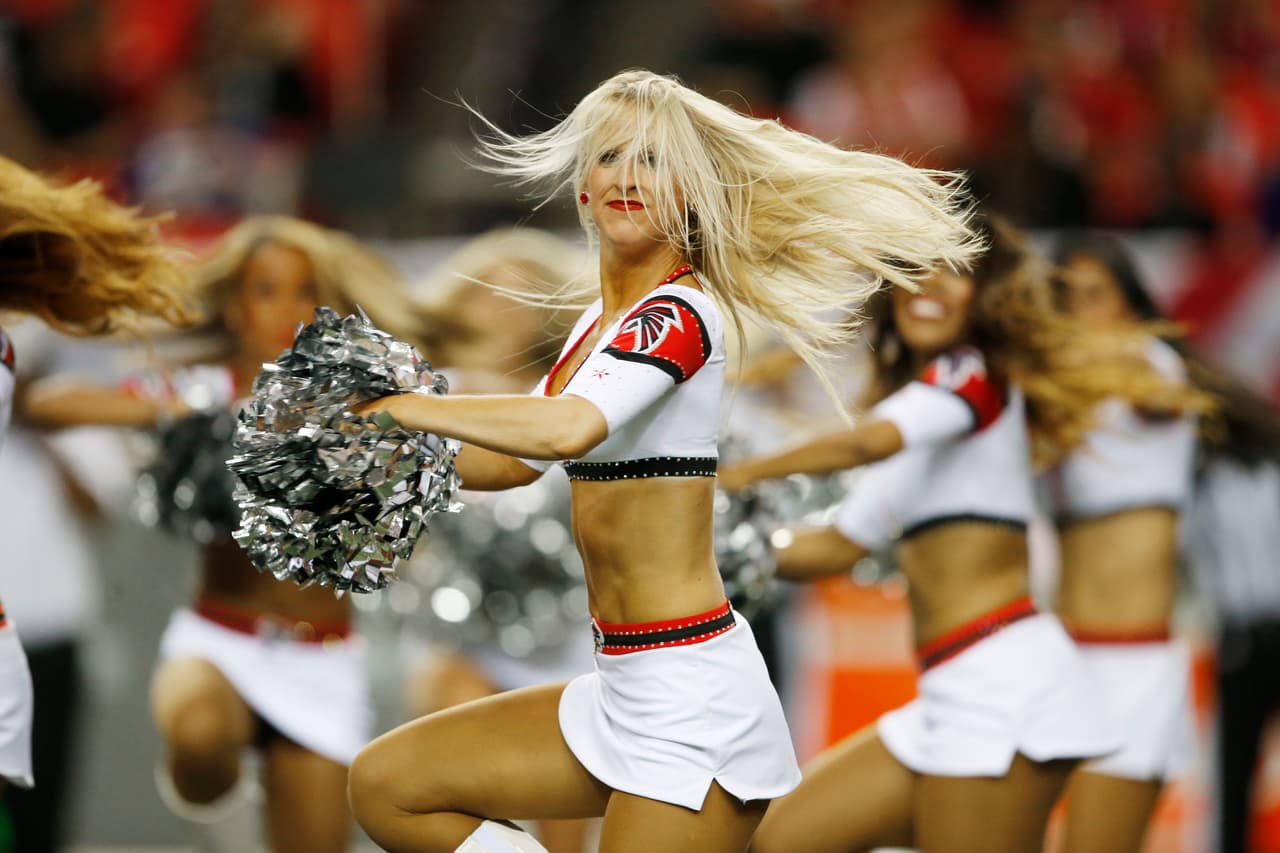 Esta linda rubia consiguió, tras cuatro años como porrista, ser la seleccionada de los Atlanta Falcons para ir al Pro Bowl 2016.