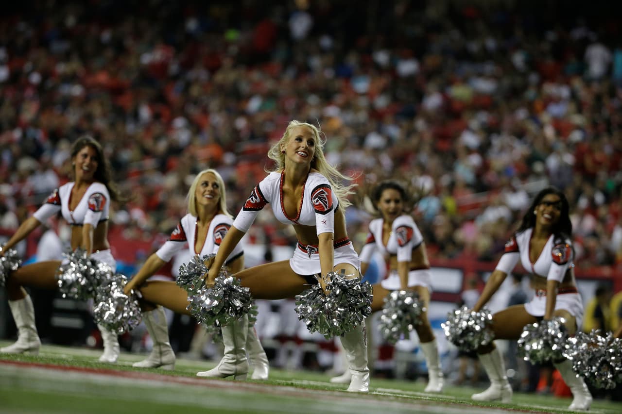 Esta linda rubia consiguió, tras cuatro años como porrista, ser la seleccionada de los Atlanta Falcons para ir al Pro Bowl 2016.