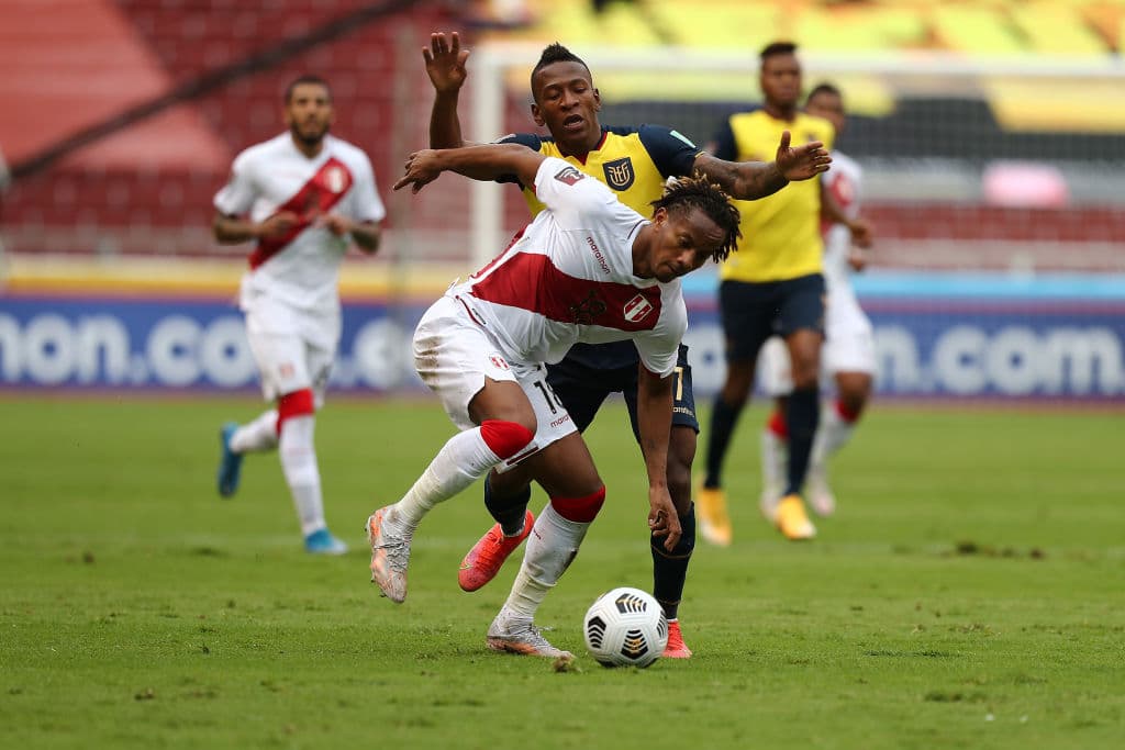 Luis Advíncula y Christian Cueva fueron los encargados de darle tres valiosos putos a Perú en su visita a Ecuador.