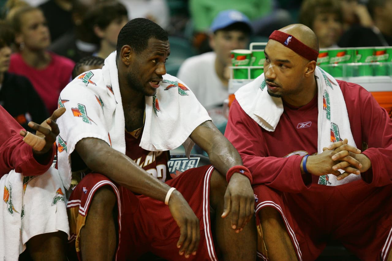 En su primera etapa con los Cleveland Cavaliers, LeBron James se echó el equipo al hombro todo el tiempo.