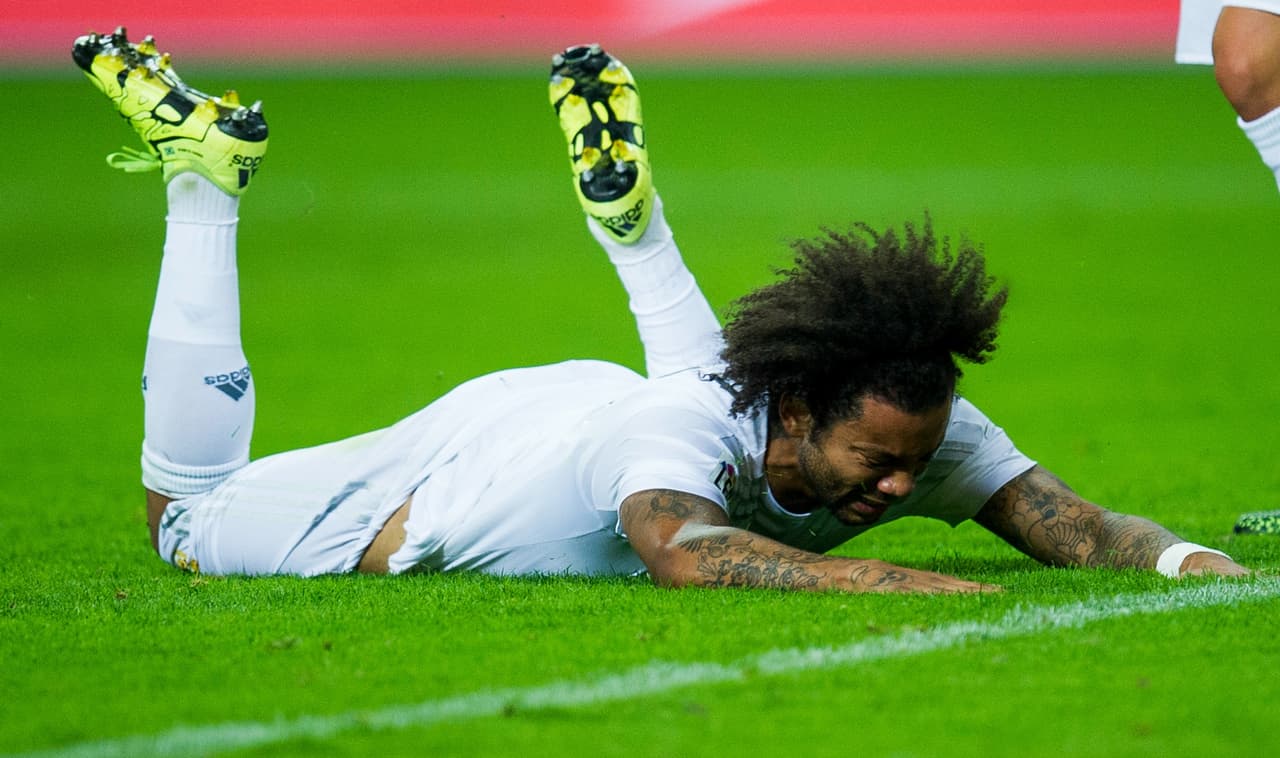 Un problema con el cual tendrá que batallar Benítez es el tema de lesiones en su sector bajo, la lista de lesionados la encabezan Sergio Ramos y Marcelo. Dos piezas fundamentales en esta zona y a las que se les va a sumar Raphael Varane.