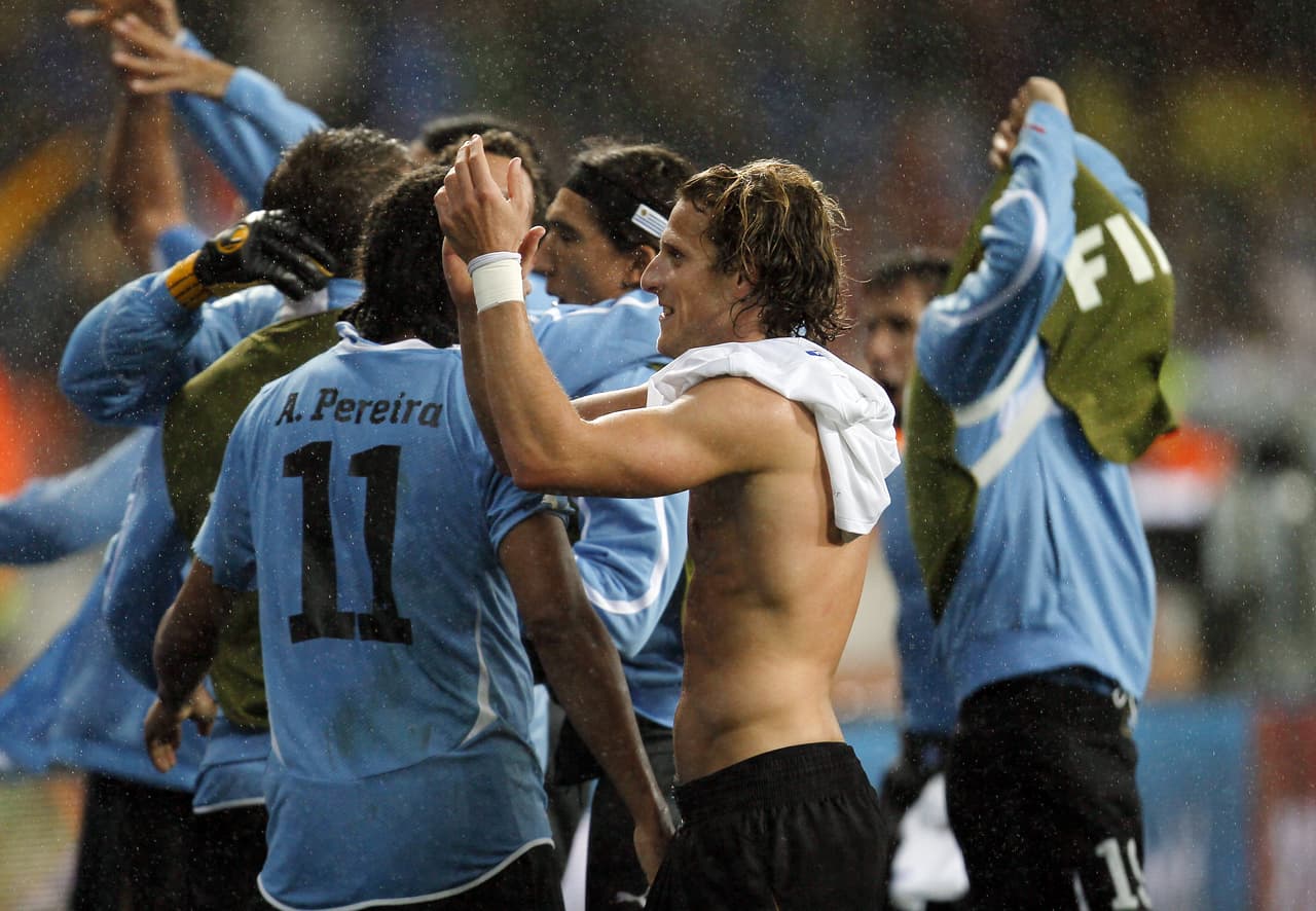 Uruguay se impuso 2-1 contra los asiáticos y cumplía una presentación destacada en Sudáfrica.