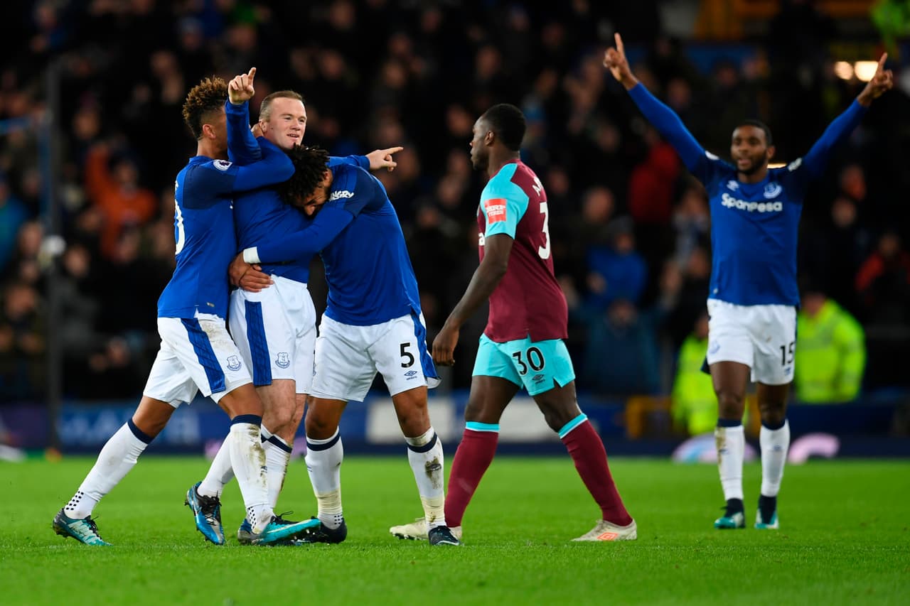 El delantero inglés festejó la gran noche que tuvo al marcar tres goles.
