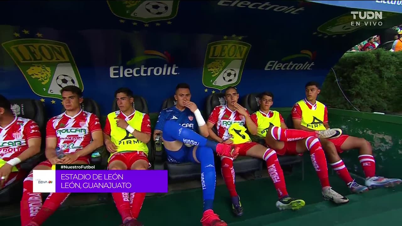 Arranca el partido y la pelota está en juego.