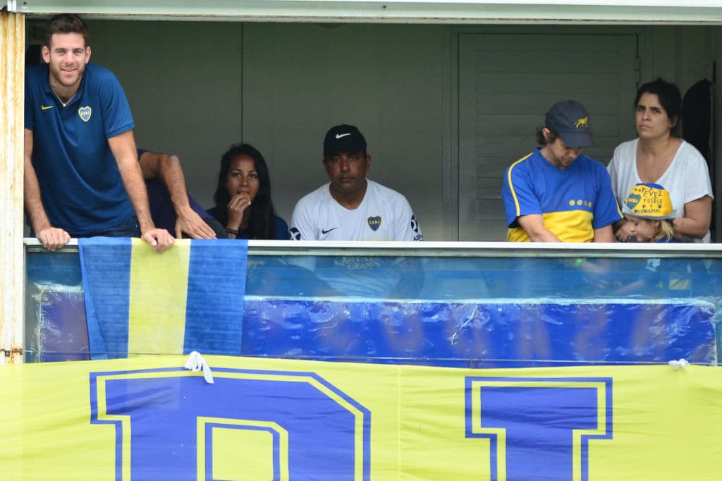 Un par de días atrás su jefe de prensa publicó también por redes sociales que Del Potro, de 30 años, “sigue exigiendo su rodilla, con tenis y entrenamiento físico, para ver cómo responde, y así decidir sus próximos pasos”.