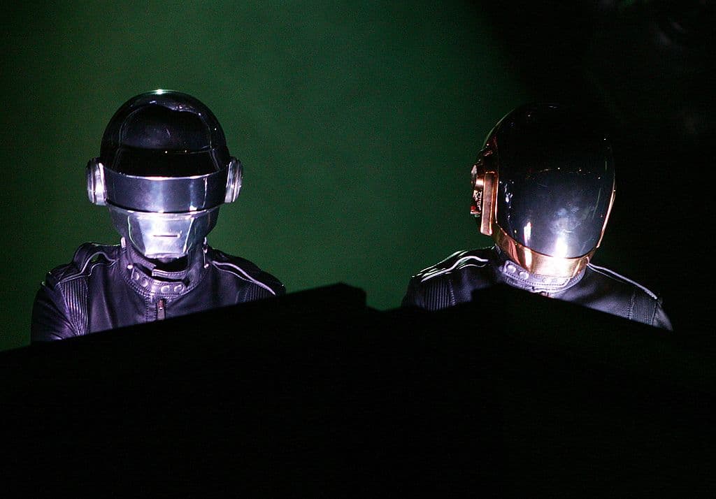 Daft Punk dio la noticia en un video típicamente enigmático, titulado Epílogo.