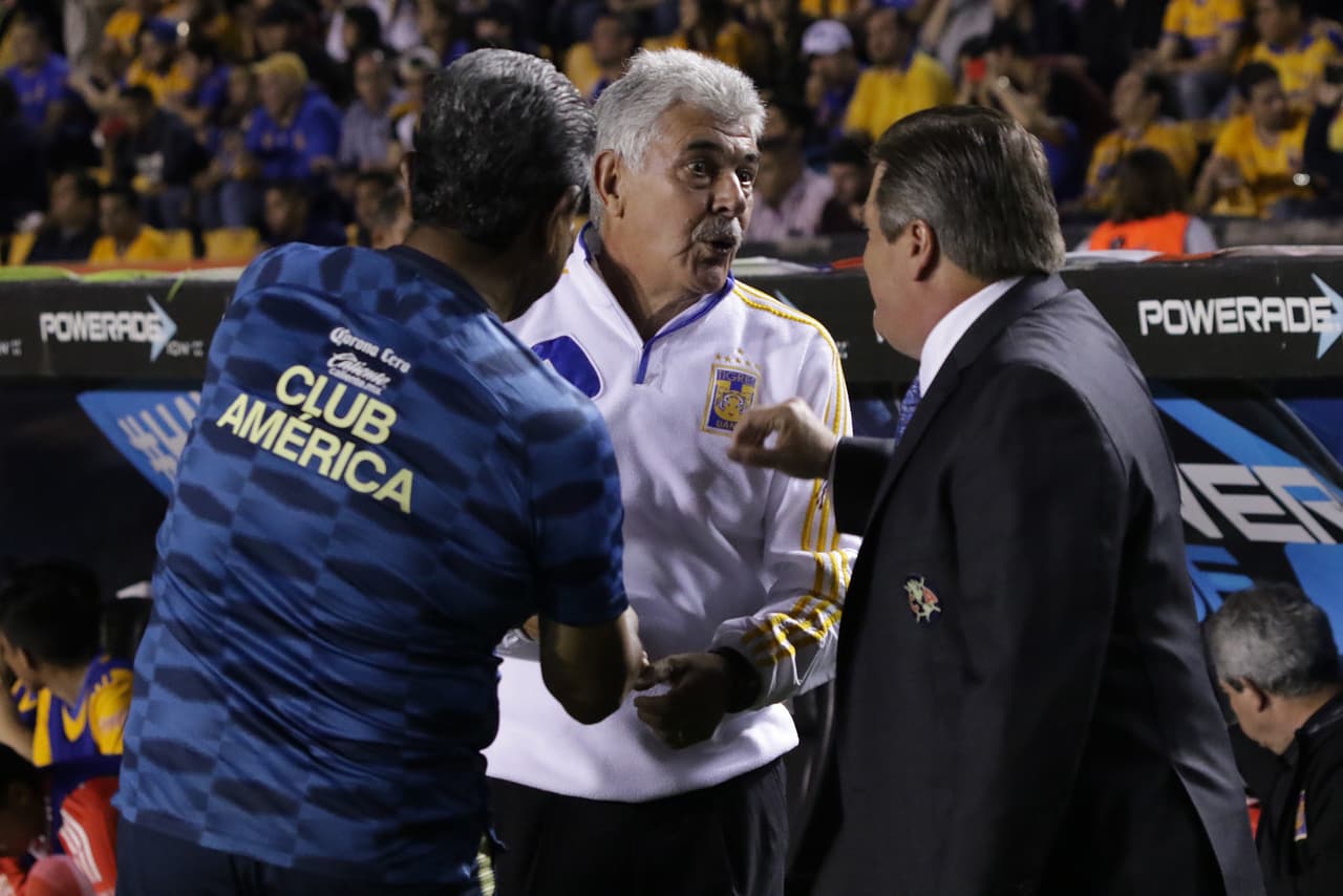 Herrera ha criticado a Ricardo 'Tuca' Ferretti por haber dicho que nunca sería entrenador de la Selección Mexicana de Fútbol y al final terminó aceptando el cargo, aunque sea de manera interina.