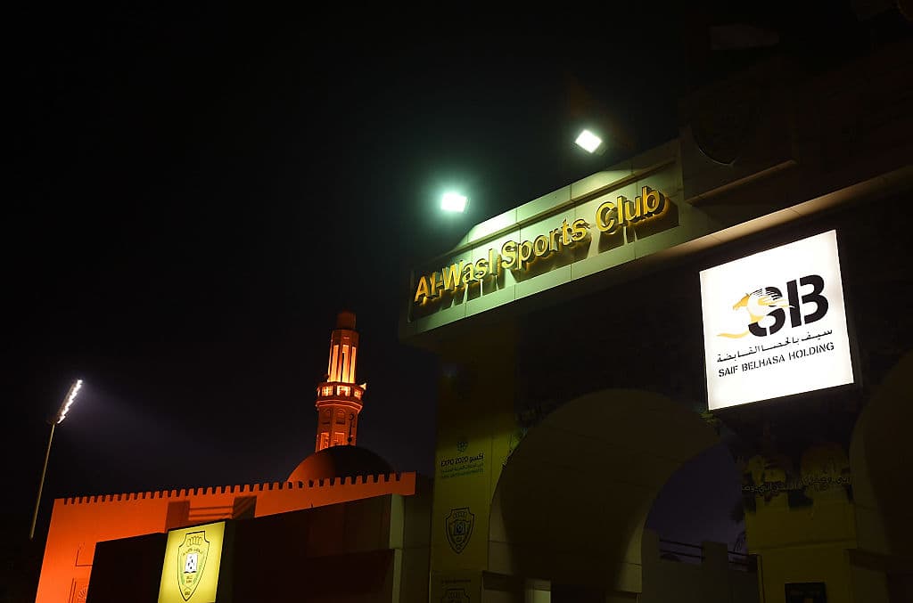 De 2011 a 2012 Maradona fue contratado como entrenador del equipo Al Wasl, en los Emiratos Árabes Unidos, equipo con el que concluyó en octavo lugar en una liga de 12 escuadrones.