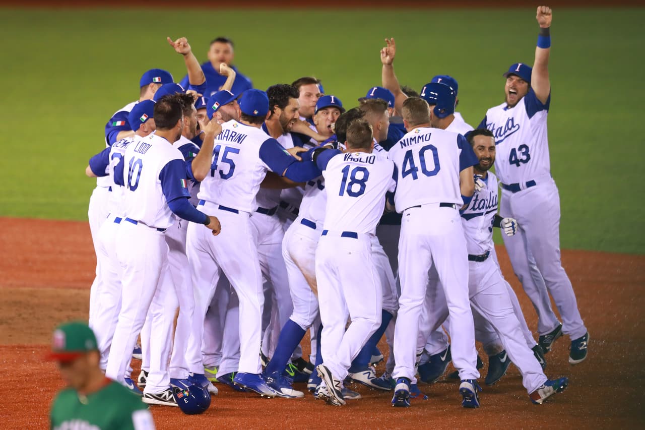 Un sencillo de John Adreoli de dos carreras en la parte baja de la novena entrada representó una remontada de cuatro carreras.