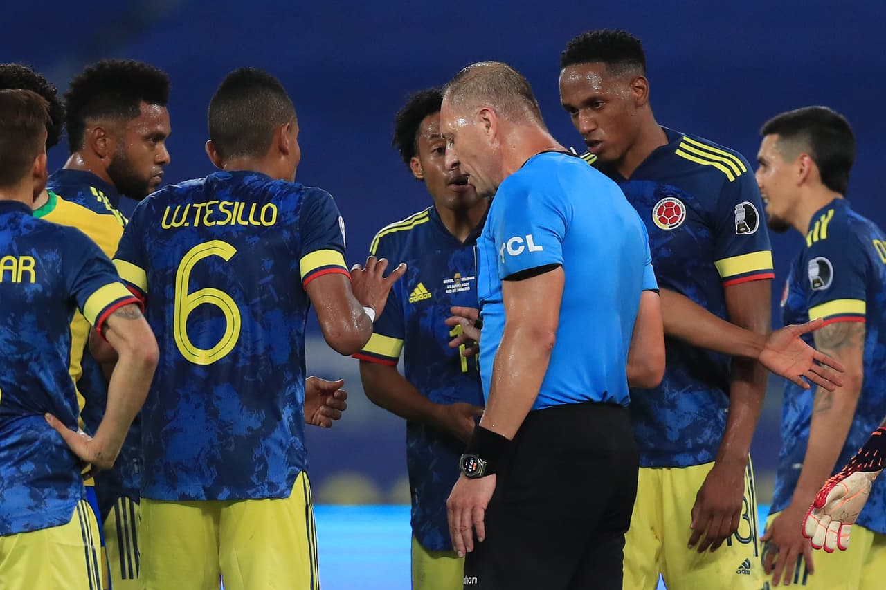 Los colombianos reclamaron con todo el gol del empate de la Canarinha pues el árbitro Néstor Pitana intervino en la jugada.
