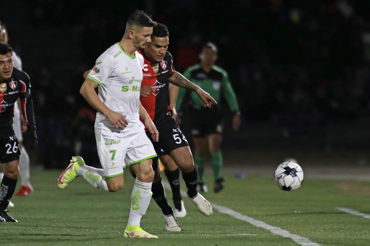 Gracias a los goles de Furch y Quiñones, Atlas le pega a unos alicaídos Bravos de Juárez que ya suman 5 partidos sin conocer la victoria y que ponen al Tuca en la ‘cuerda floja’.