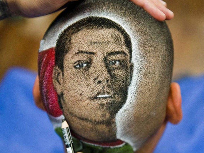 El popular artista del cabello, Rob Ferrel ha plasmado sus creativos cortes inspirado en las estrellas del futbol mundial como Javier 'Chicharito' Hernández.