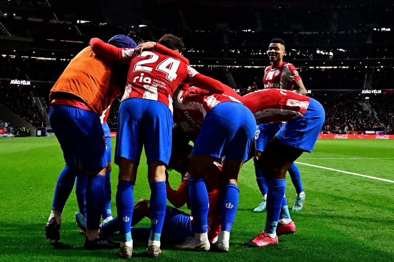 El Atlético de Madrid goleó al Alavés con sendos dobletes de Joao Félix y Luis Suárez.