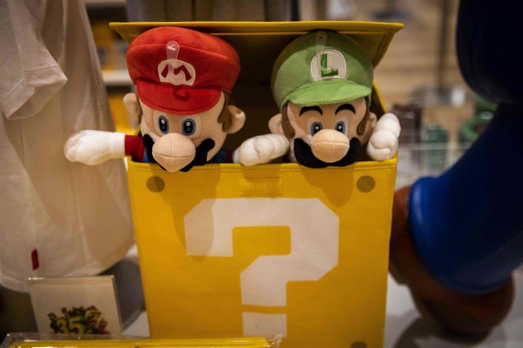Uno de los primeros clientes del parque habló en una entrevista. "Juego a Mario desde pequeño. No esperaba poder entrar en el mundo de Mario, estoy muy impaciente", declaró Hiroki Kono, de 19 años de Osaka.
<br>