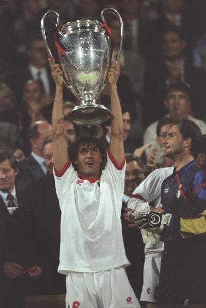 En 1994 se vio una final excepcional en cuanto a los clubes que disputaban ese partido, Barcelona y MIlan. Los dos clubes dominaban en sus ligas locales y se esperaba un duelo parejo, pero Milan sacó provecho de su contragolpe y con un 4-0 acabó la era del 'Dream Team'. Era la quinta 'Orejona' de los 'rossoneri'.