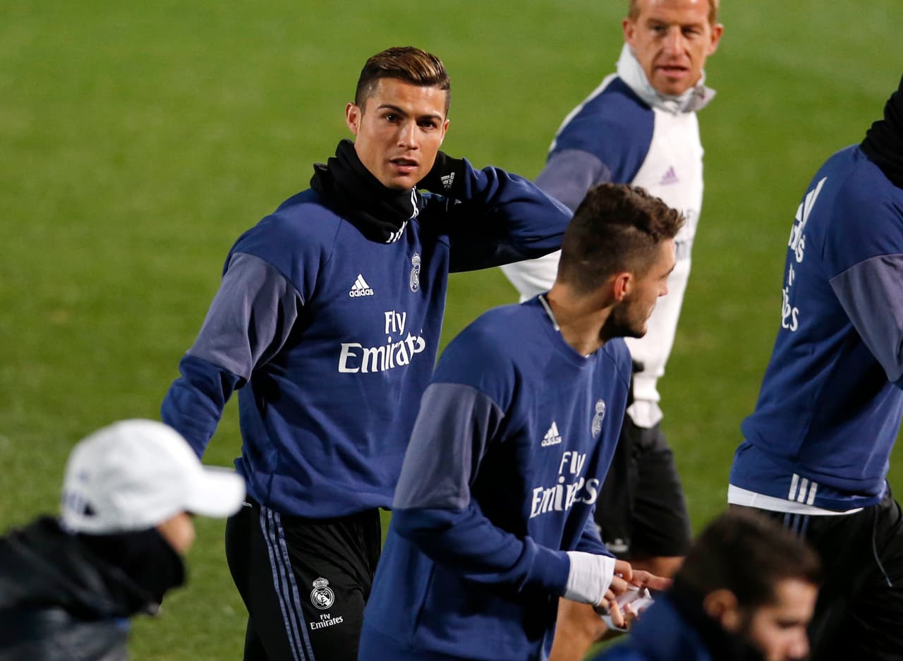 En medio del frío en Japón, Real Madrid hizo una práctica luego de su triunfo en semifinales contra el América. En el equipo español, se nota buen ánimo con miras a su partido contra Kashima, con un Cristiano Ronaldo motivado, un Sergio Ramos concentrado y un equipo que vive la fiesta del Mundial de Clubes.