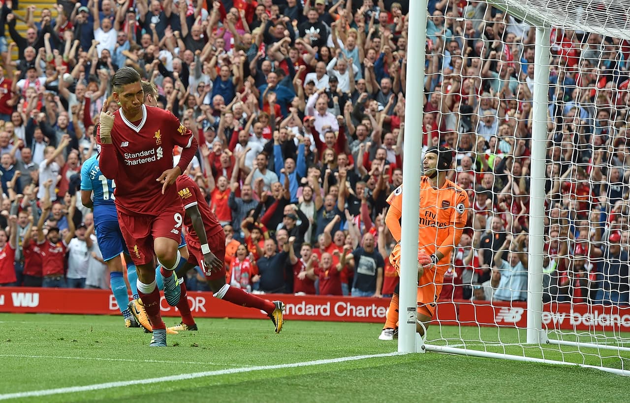 Liverpool tenía sus planes y para el minuto 17 Roberto Firmino puso el 1-0 contra un impotente Peter Cech.