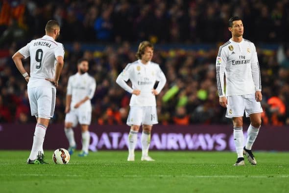 Real Madrid intentaría hasta el último minuto pero el buen parado defensivo del Barcelona neutralizaría los ataques de los blancos.