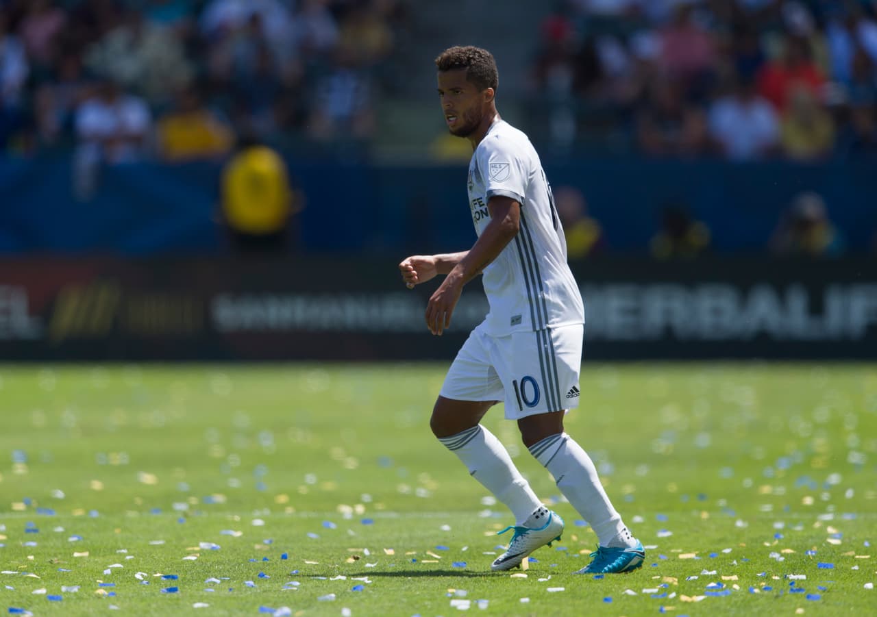MLS - Giovani dos Santos anotó desde el punto penal su segundo gol de la temporada en la goleada del LA Galaxy por 3-0 sobre New York Red Bulls.