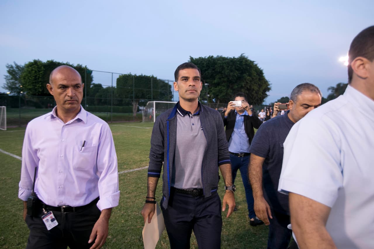 El futbolista mexicano dijo que intentará esclarecer las acusaciones formuladas por Estados Unidos sobre sus supuestos nexos con el narcotraficante Raúl Flores Hernández.