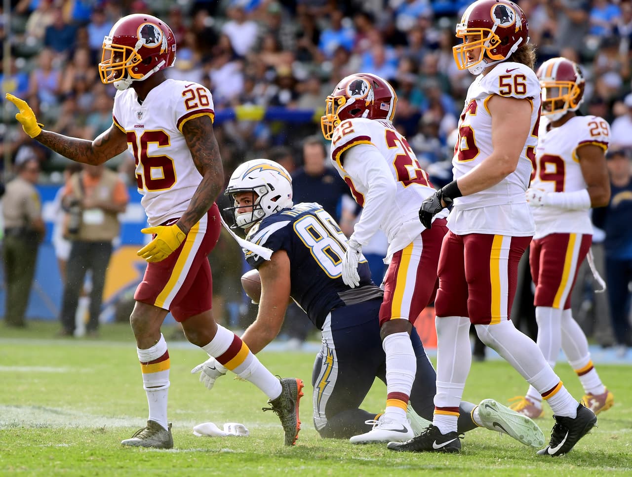 Hunter Henry aportó 50 yardas en 4 recepciones, incluyendo una de 6 puntos.