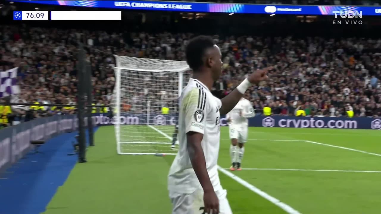 ¡Llegó la 'manita' al Bernabéu! Y el doblete de Vinicius