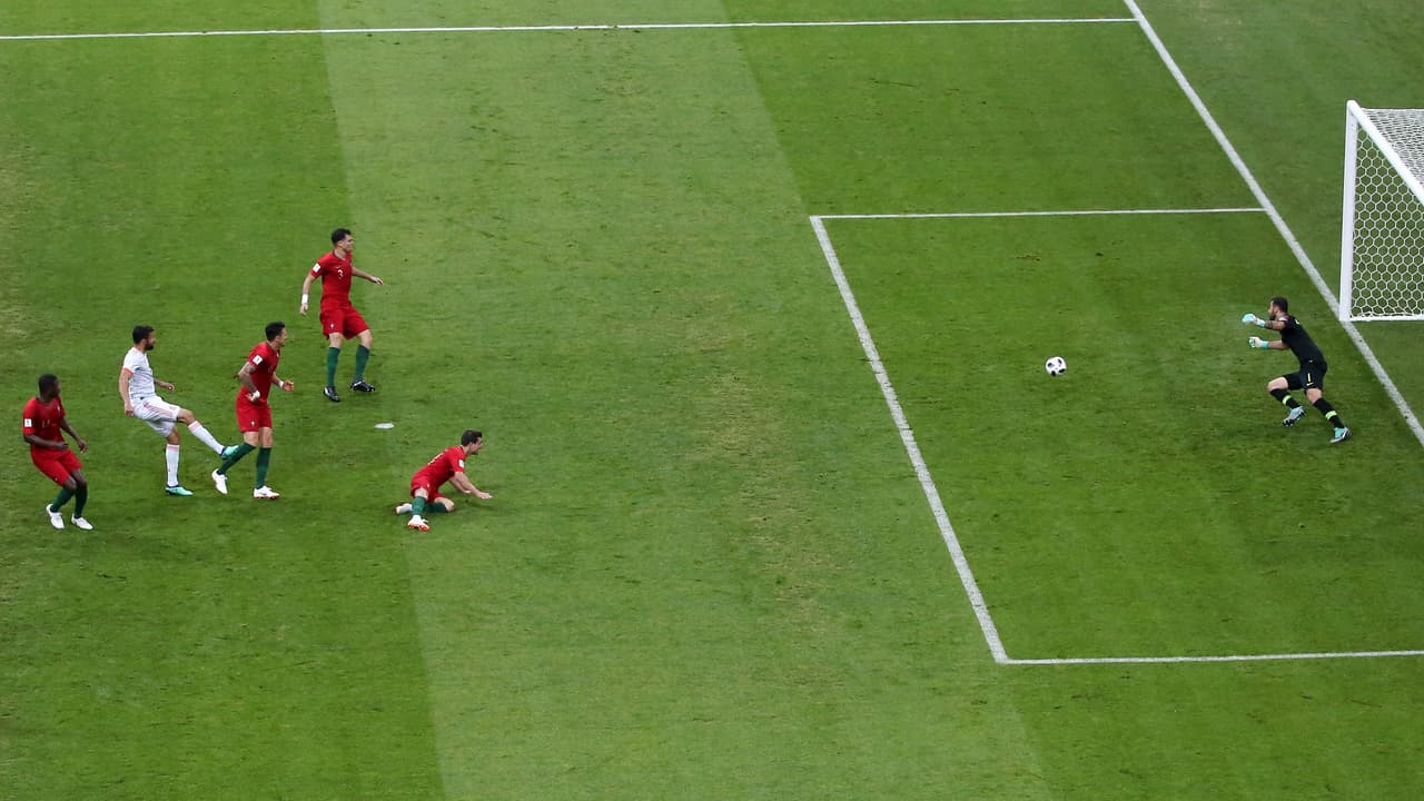 9: Diego Costa, al minuto 24 del primer tiempo. Portugal 1-1 España