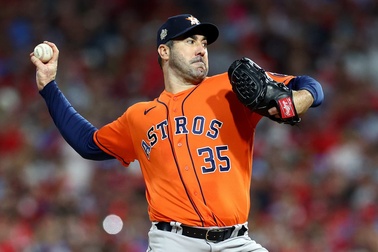 PHILADELPHIA, PENNSYLVANIA - NOVEMBER 03: Justin Verlander #35 of the Houston Astros delivers a pitch against the Philadelphia Phillies during the second inning in Game Five of the 2022 World Series at Citizens Bank Park on November 03, 2022 in Philadelphia, Pennsylvania. (Photo by Elsa/Getty Images)