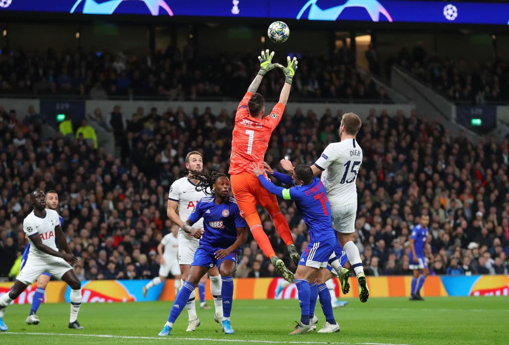El Tottenham vino de atrás para remontarle dos goles al Olympiacos en el regreso de José Mourinho a la Champions League.