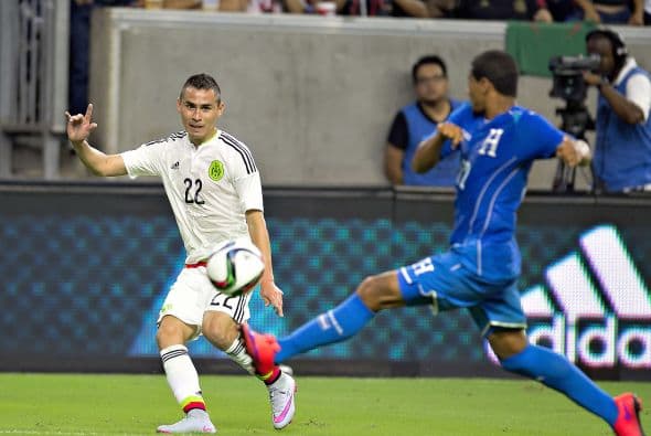 6 Paul Aguilar no tuvo la claridad en la banda derecha del equipo mexicano que ha tenido en otras ocasiones, aunque cumplió su labor defensiva con correción.