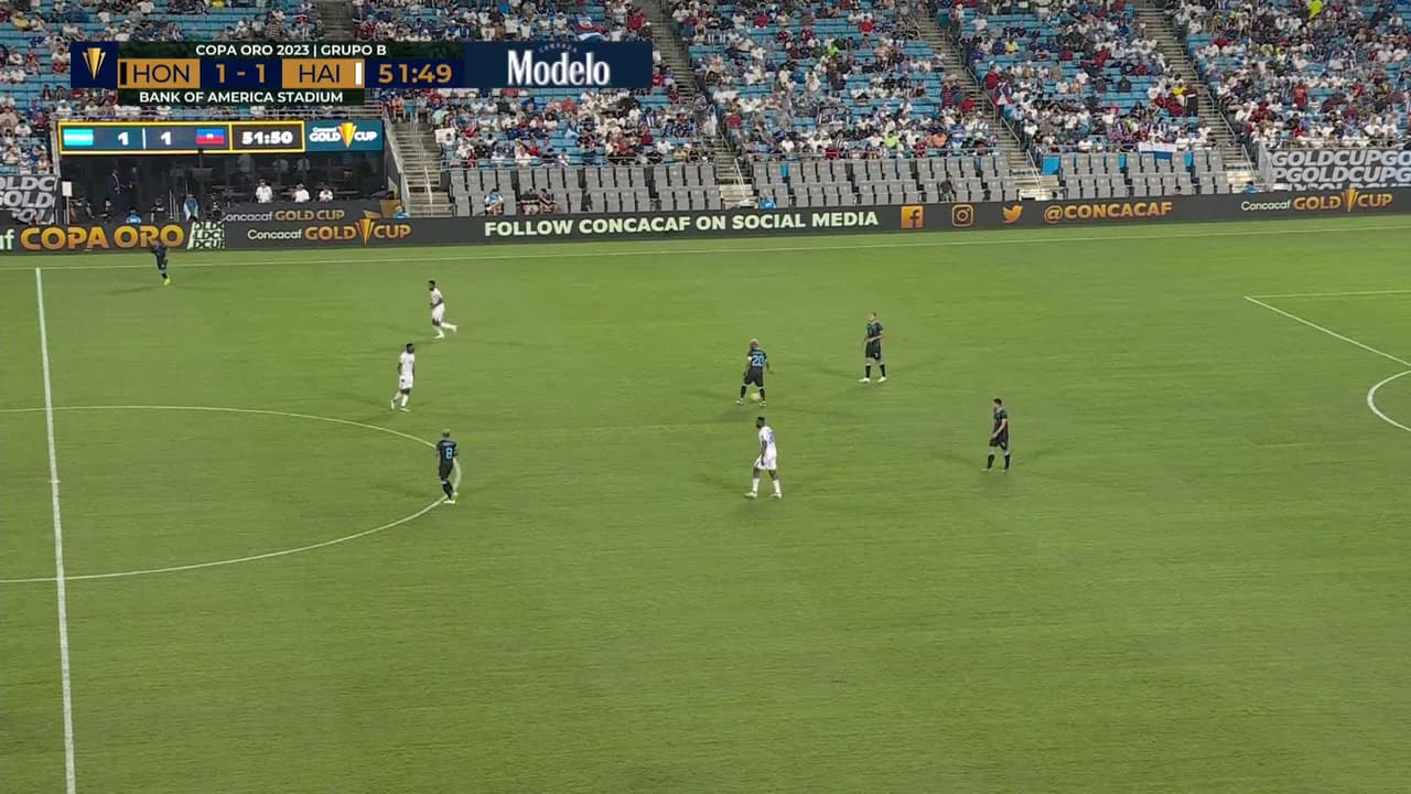 ¡TIRO ATAJADO! disparo por Duckens Nazon.